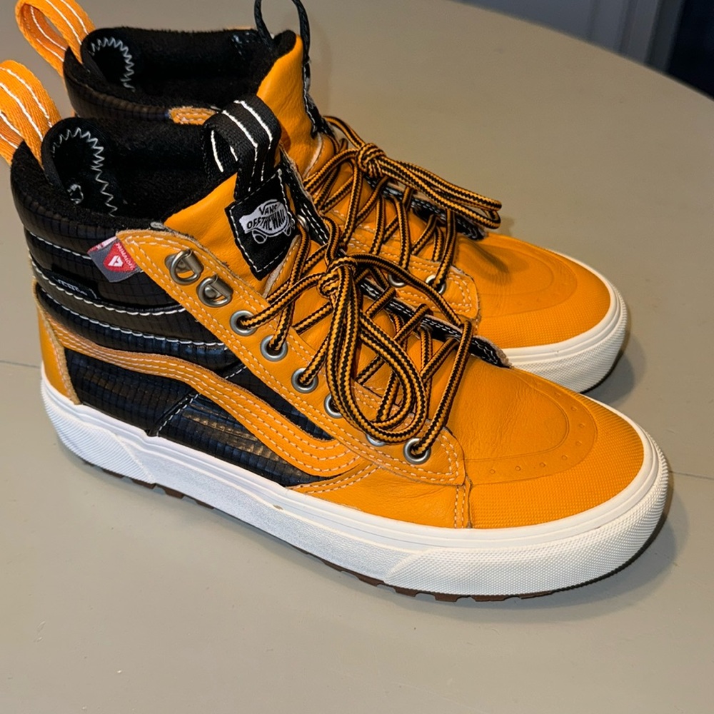 M5.5/W7 Vans Sk8-Hi All Weather MTE 2.0 DX Apricot Black